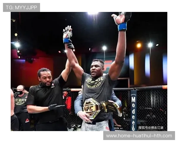 UFC重拳对轰赛季最燃,对手被打到护栏变形