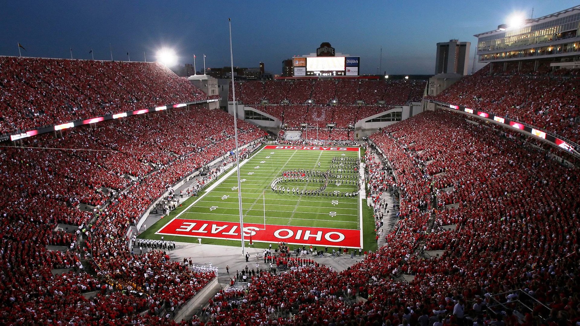 水上乐园“漂浮接力赛” 队员依次滑下水滑梯完成接棒