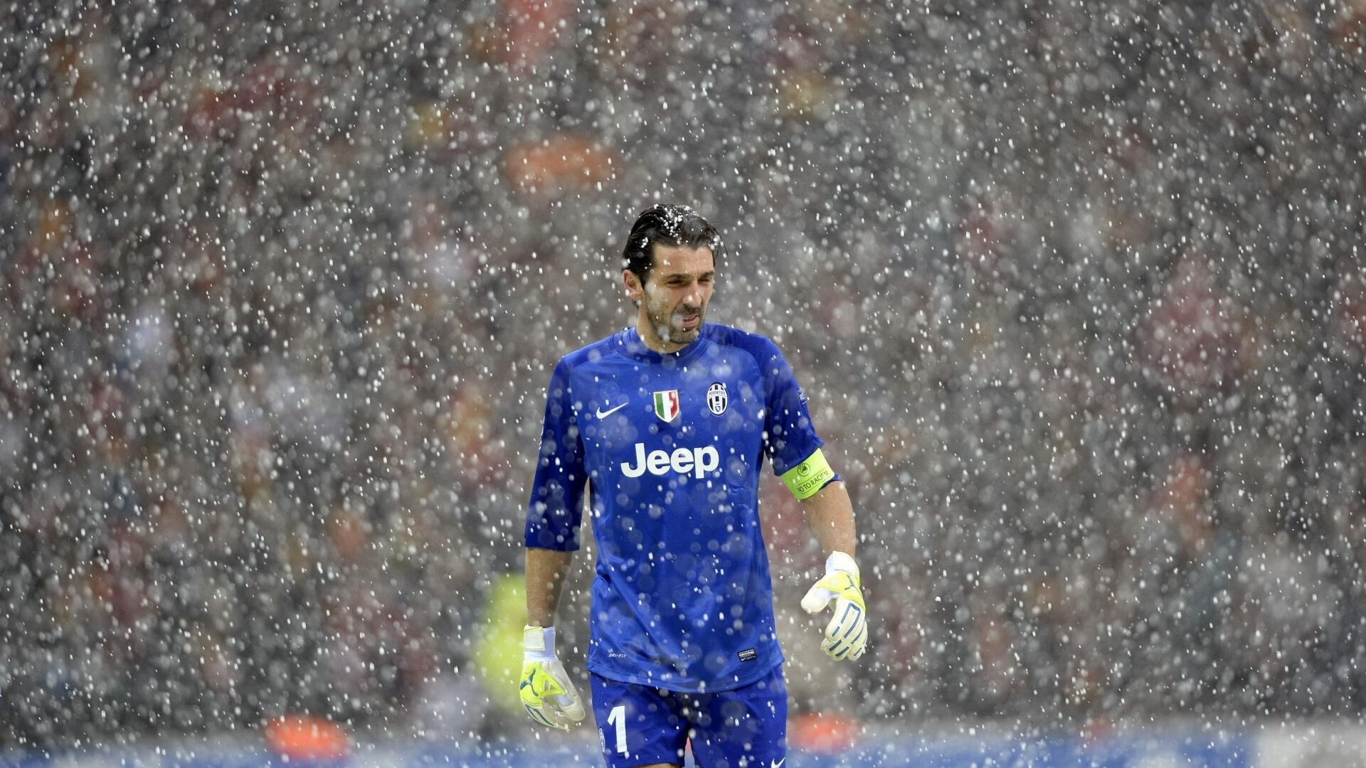 网球比赛底线对攻持续上演